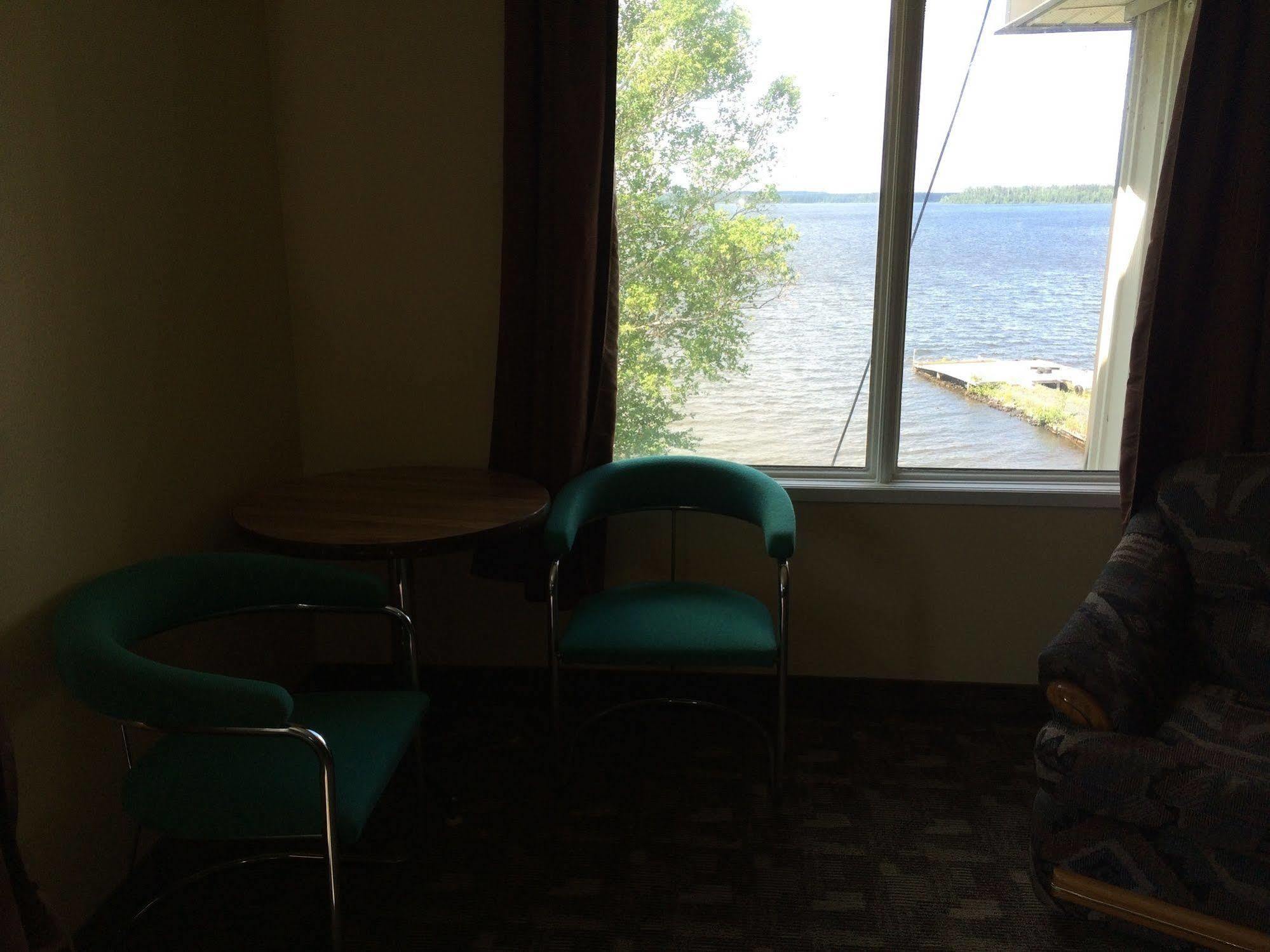 Pickle Lake Hotel Exterior foto